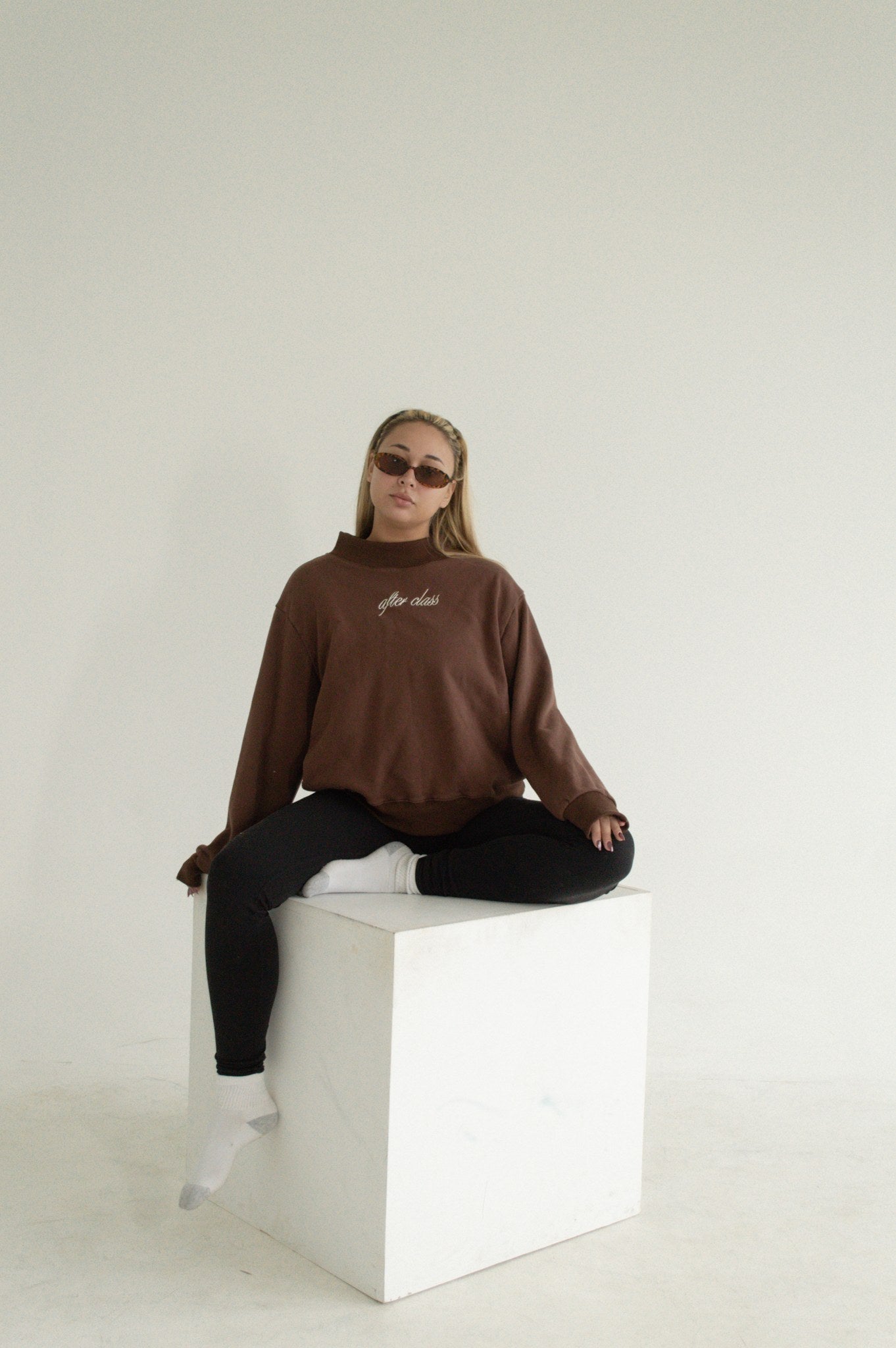 Chocolate mockneck, seated