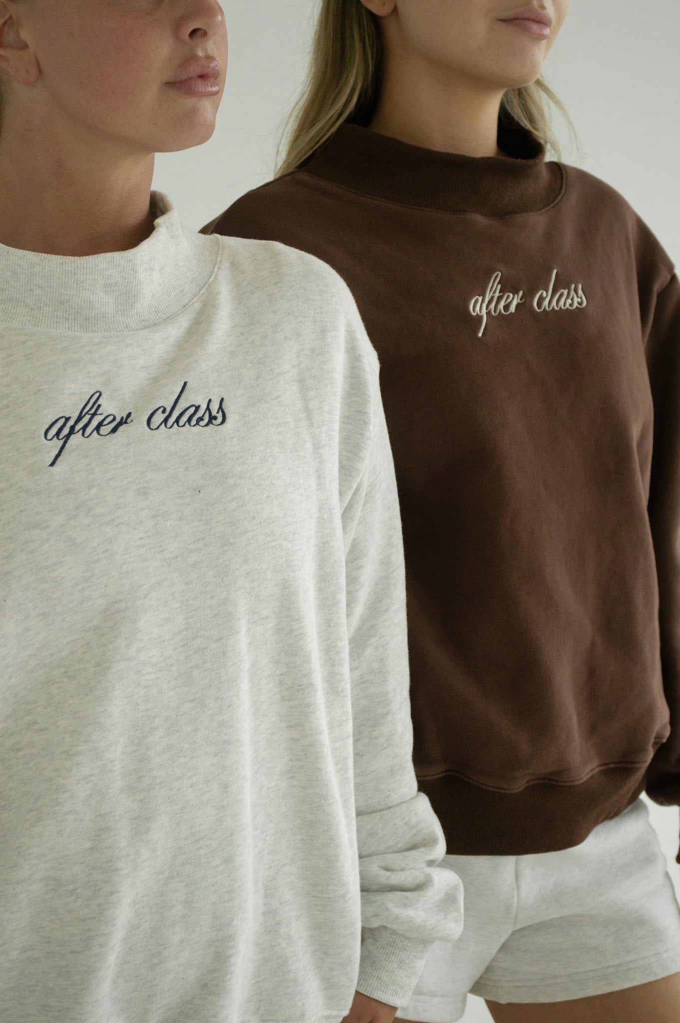 Mockneck in heather grey and chocolate